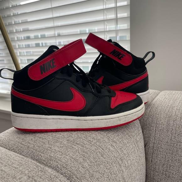 Nike Court Borough Mid- Red and Black. kids 4.5 fit like WOMENS 6 - Picture 3 of 3